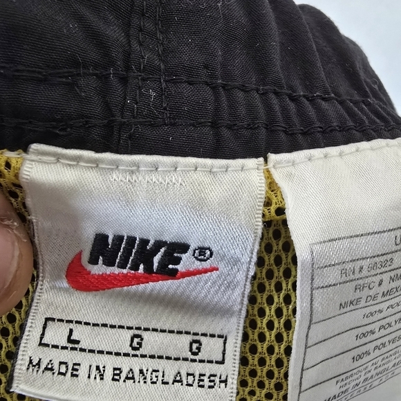 VINTAGE NIKE GREY TAG BLACK 3 POCKET SWIM TRUNKS Y2K MESH LINED DRAW - Picture 10 of 11